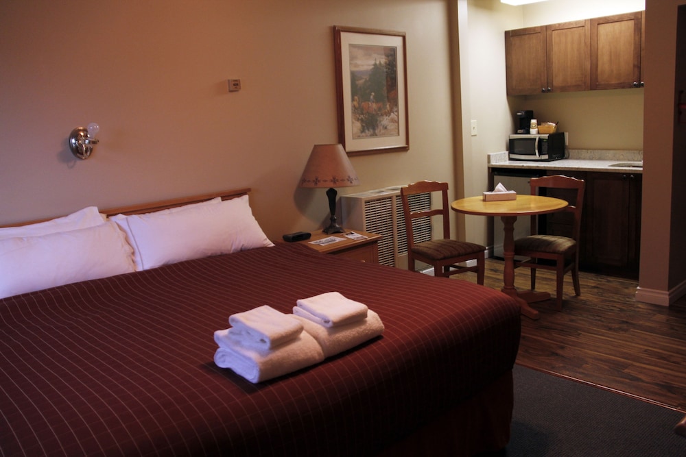 Aspen Village Inn 34/79
