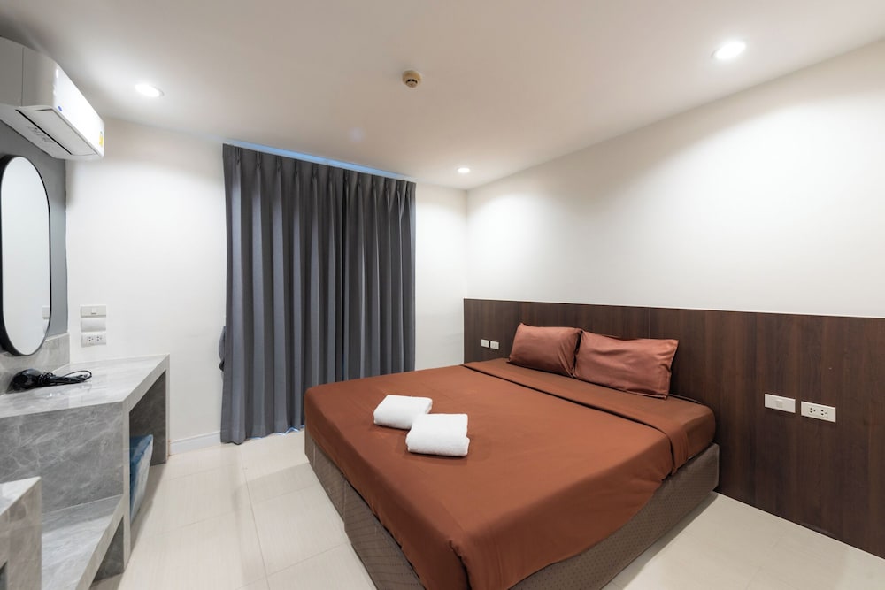 PREMIUM, SUPERIOR, KING BED