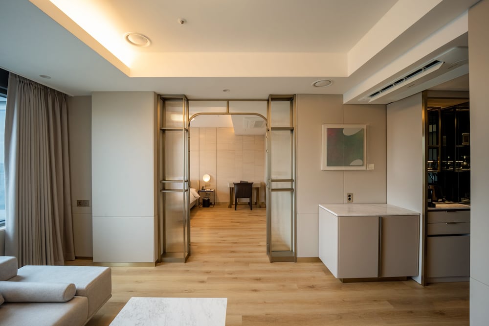 ELIENA Hotel 33/63