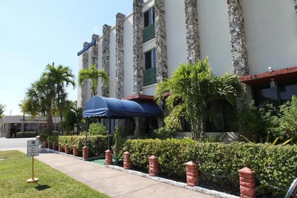 Chateaubleau Hotel 56/61