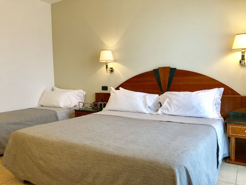 Room, Triple, 1 Double and 1 Single Bed, Balcony