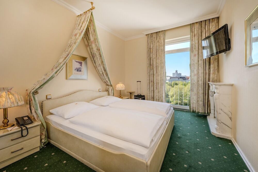 جناح بسرير كوين مع أريكة، Ringhotel Seehof Berlin 2/3