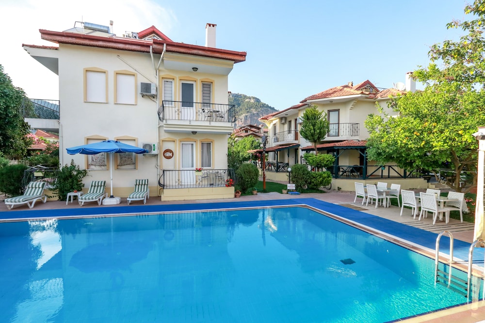 Dedeminn Garden Hotel 7/60