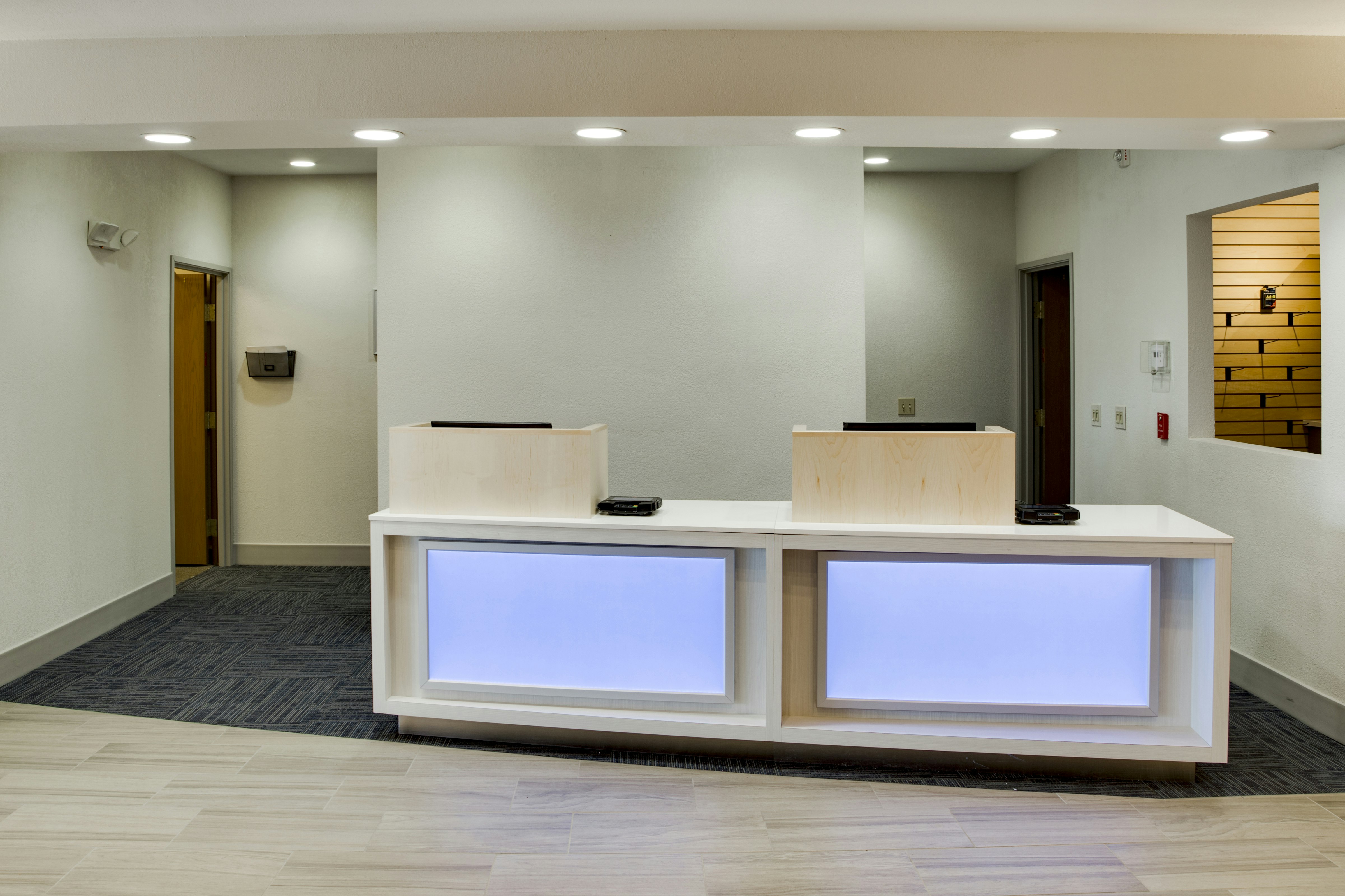 Holiday Inn Express Hotel Suites Jacksonville 5/52