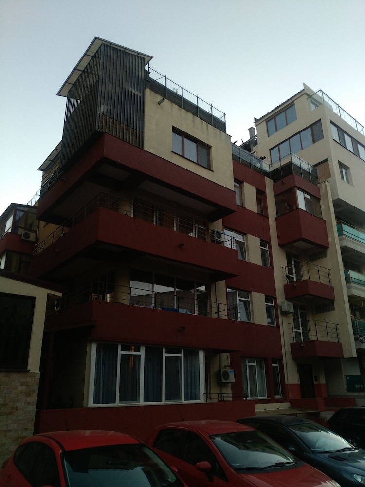 Gabizz Apartments 3/50