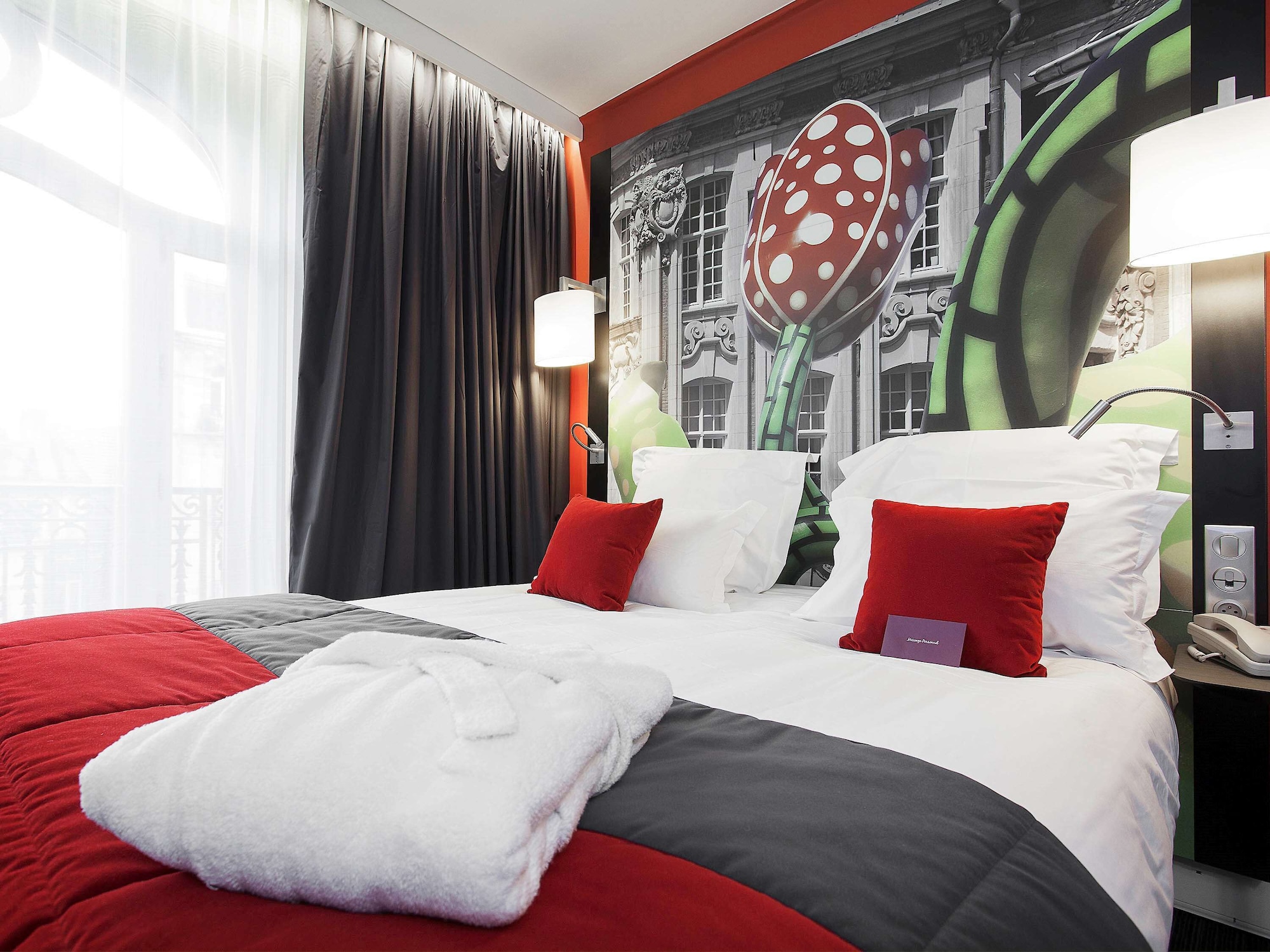 PRIVILEGE, DOUBLE BED