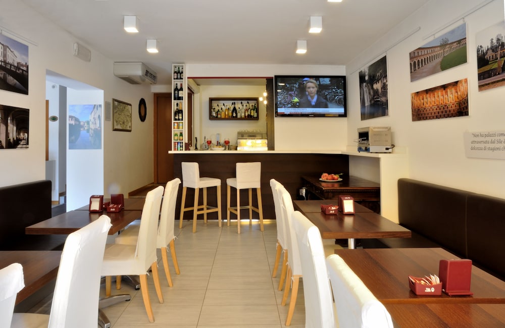 Hotel Mezzaluna 40/50
