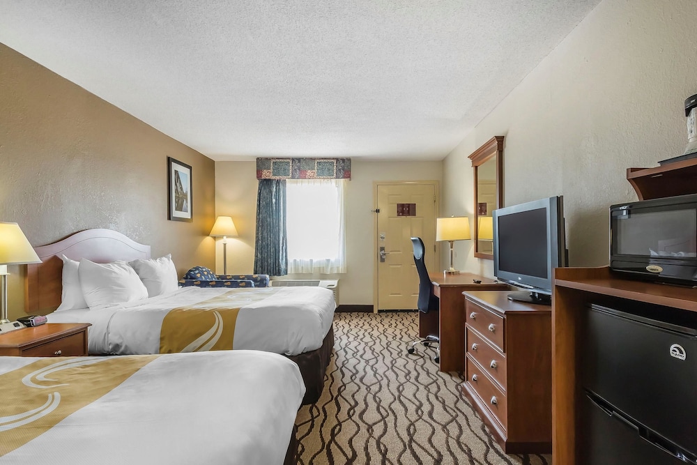 Quality Inn Charleston - Sikeston 12/36
