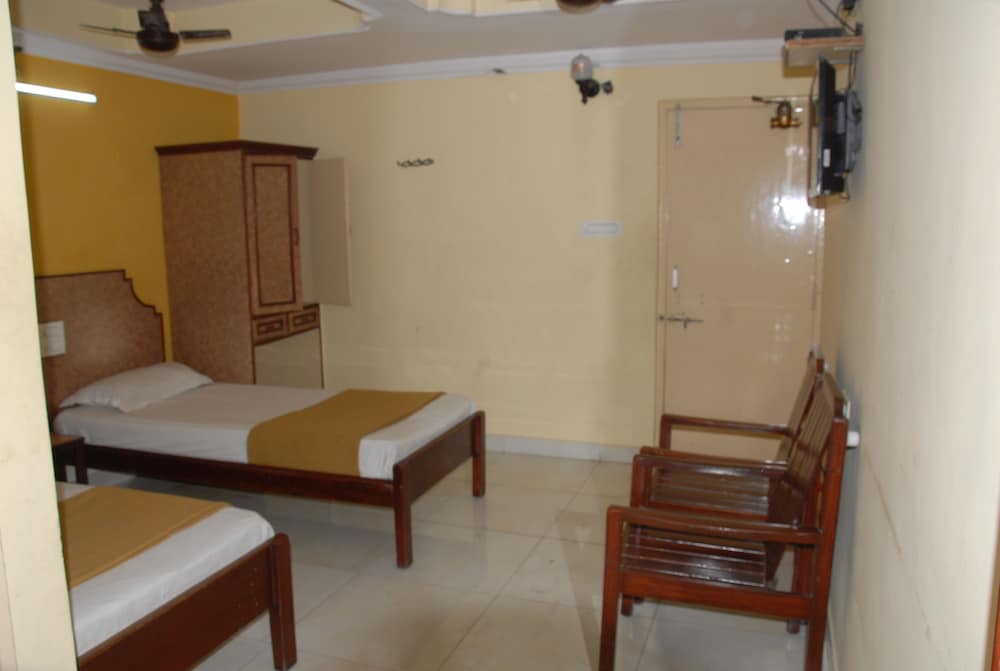 Hotel Bhavani Lodge 18/23