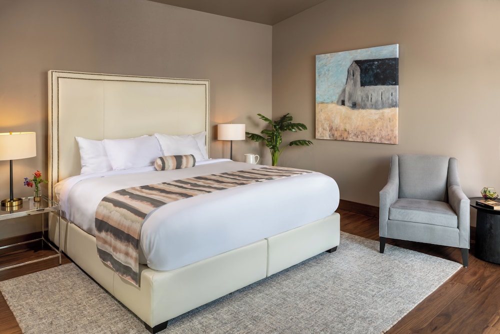Premium, Bungalow, King Bed, Lake Side, Pet Friendly
