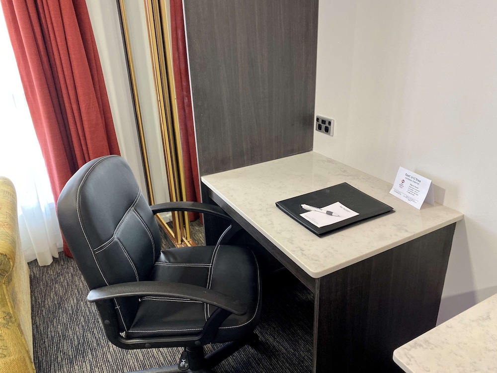 Best Western Plus All Settlers Motor Inn 32/34