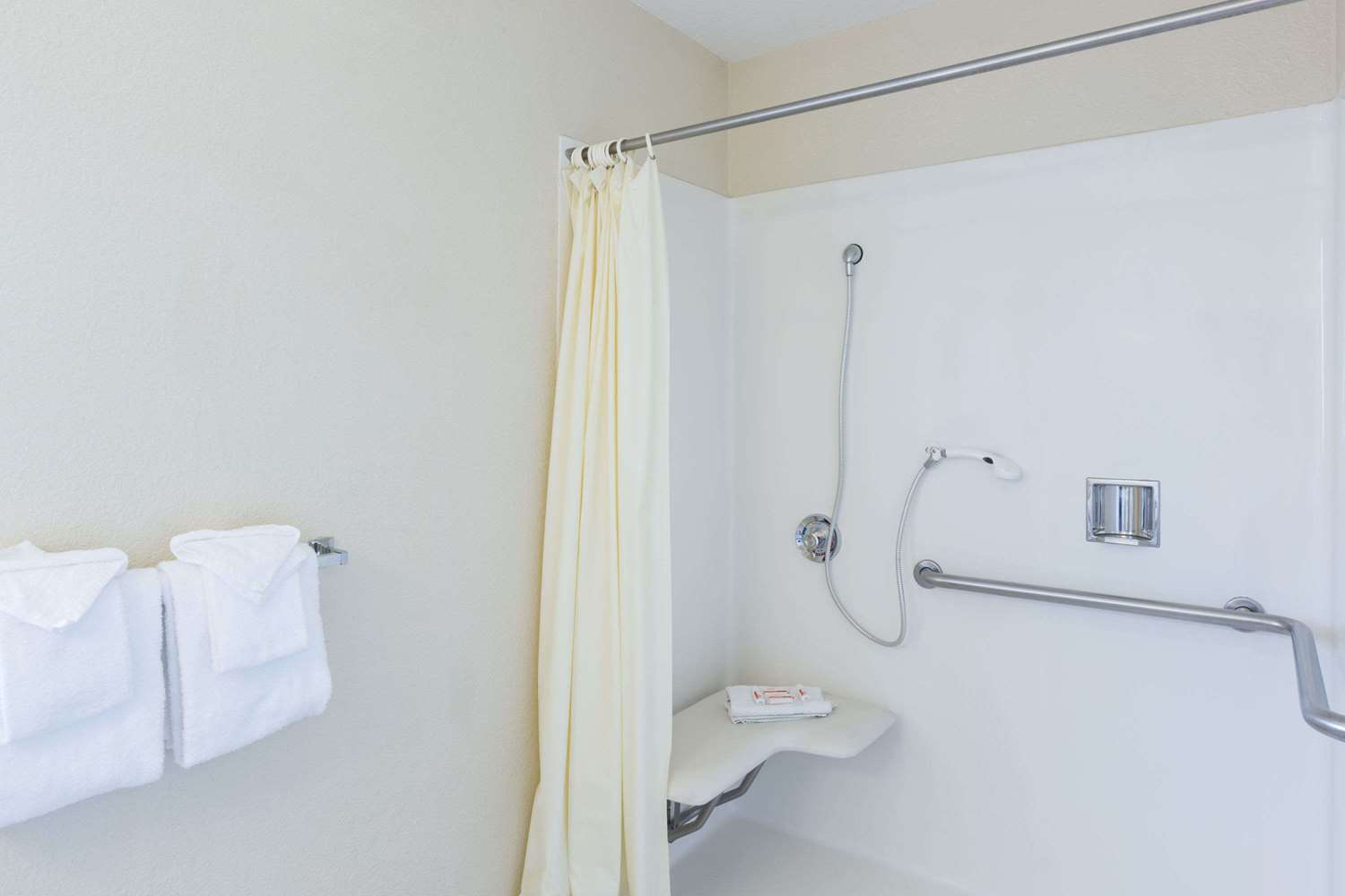 Travelodge By Wyndham Santa Rosa Wine Country 17/17