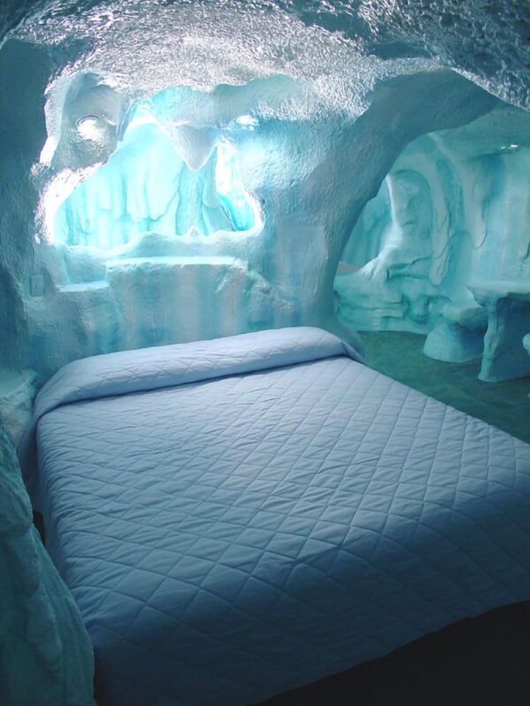 Wildwood Inn Tropical Dome & Theme Suites 40/74