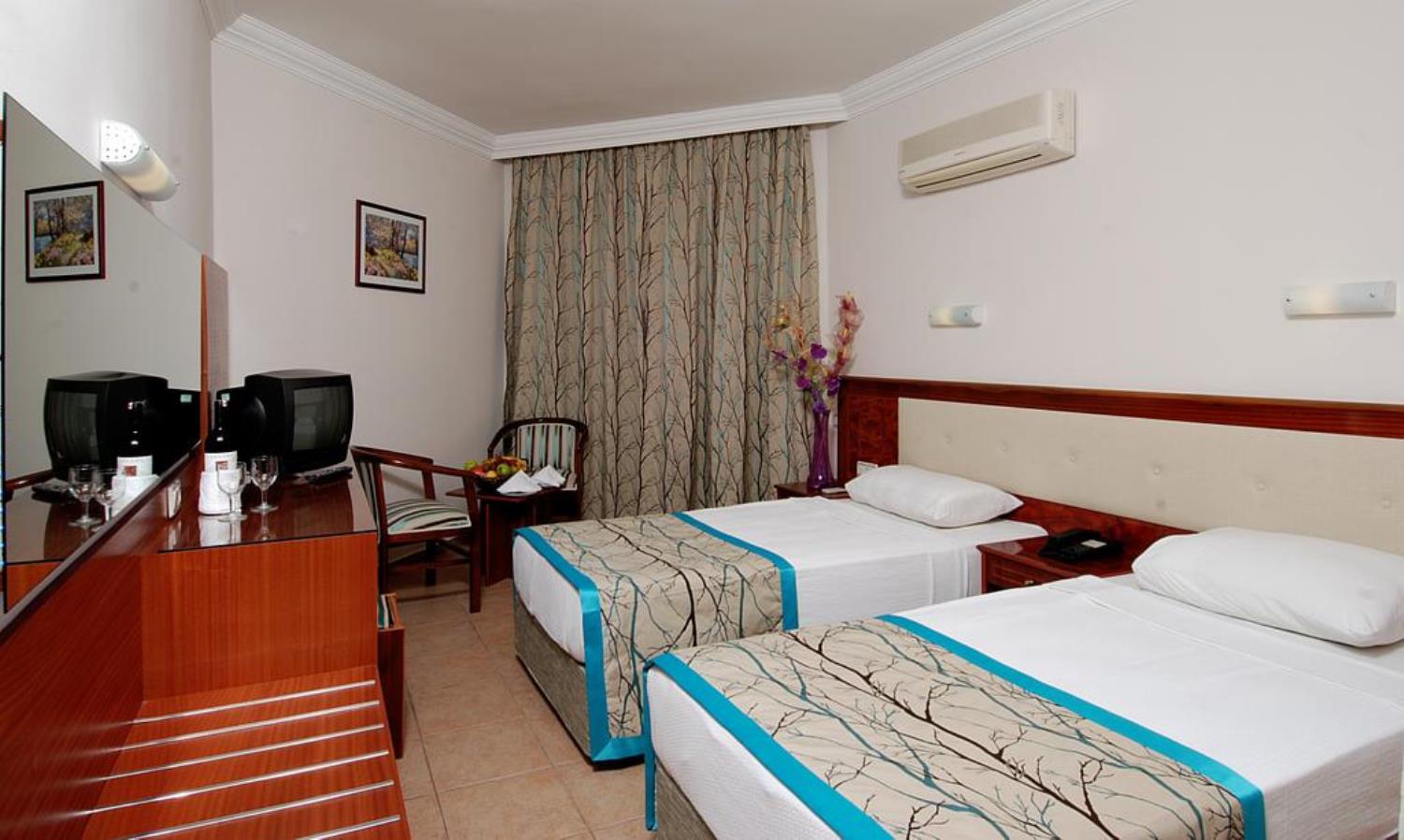 ROOM, DOUBLE BED