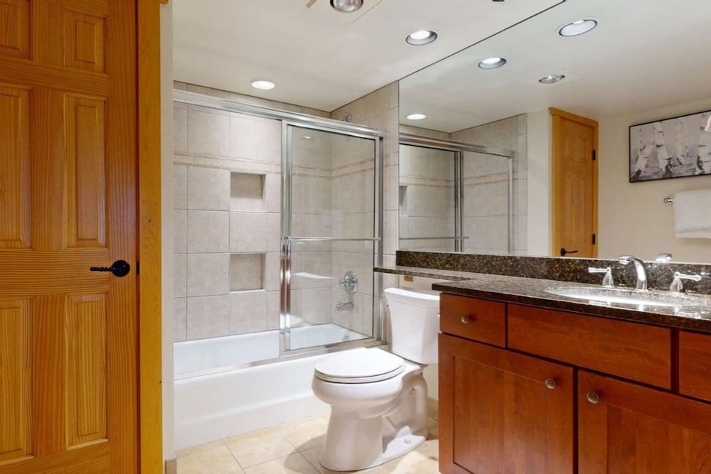 2 Bedrooms, Condo, Summit, King Bed, 3 Beds, Sofa، Top of the Village - Destination Hotels & Resorts 3/4