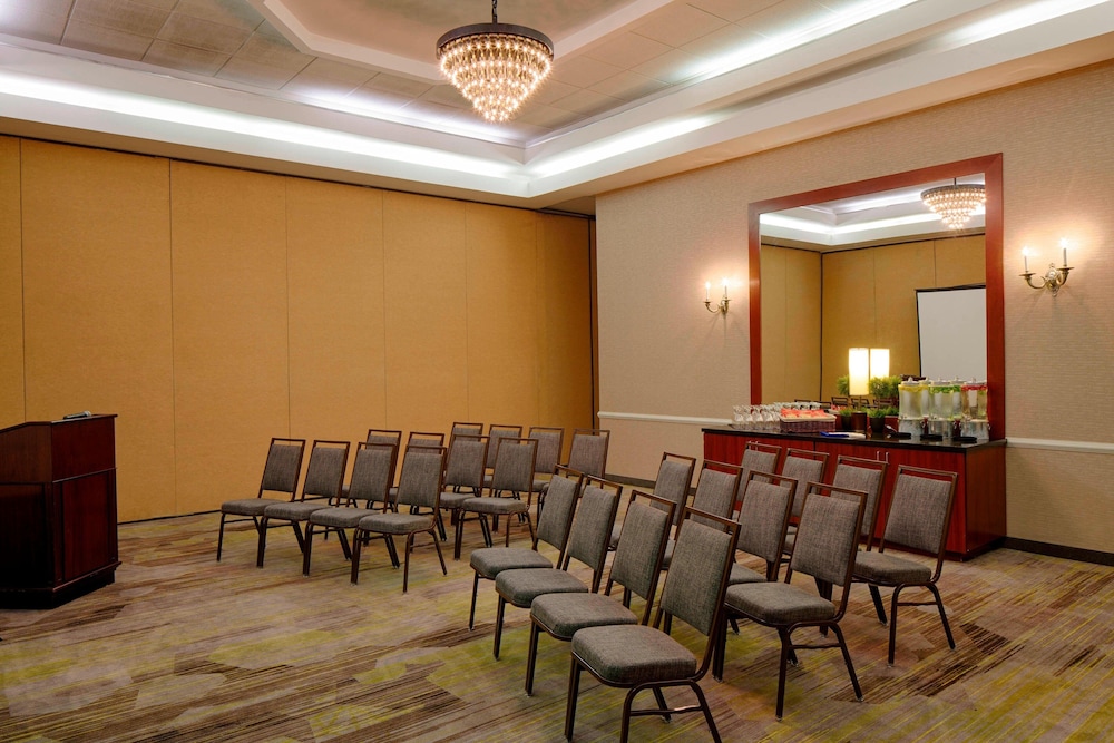 Courtyard by Marriott Columbus West 34/39