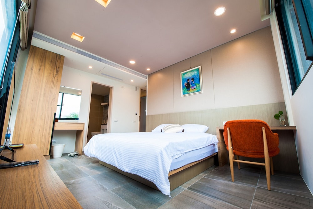DESIGN, QUEEN BED