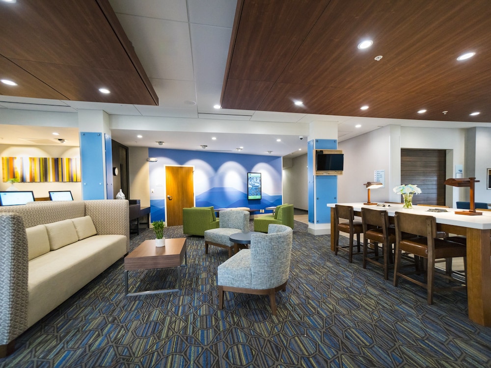 Holiday Inn Express & Suites Southaven Central - Memphis 34/53
