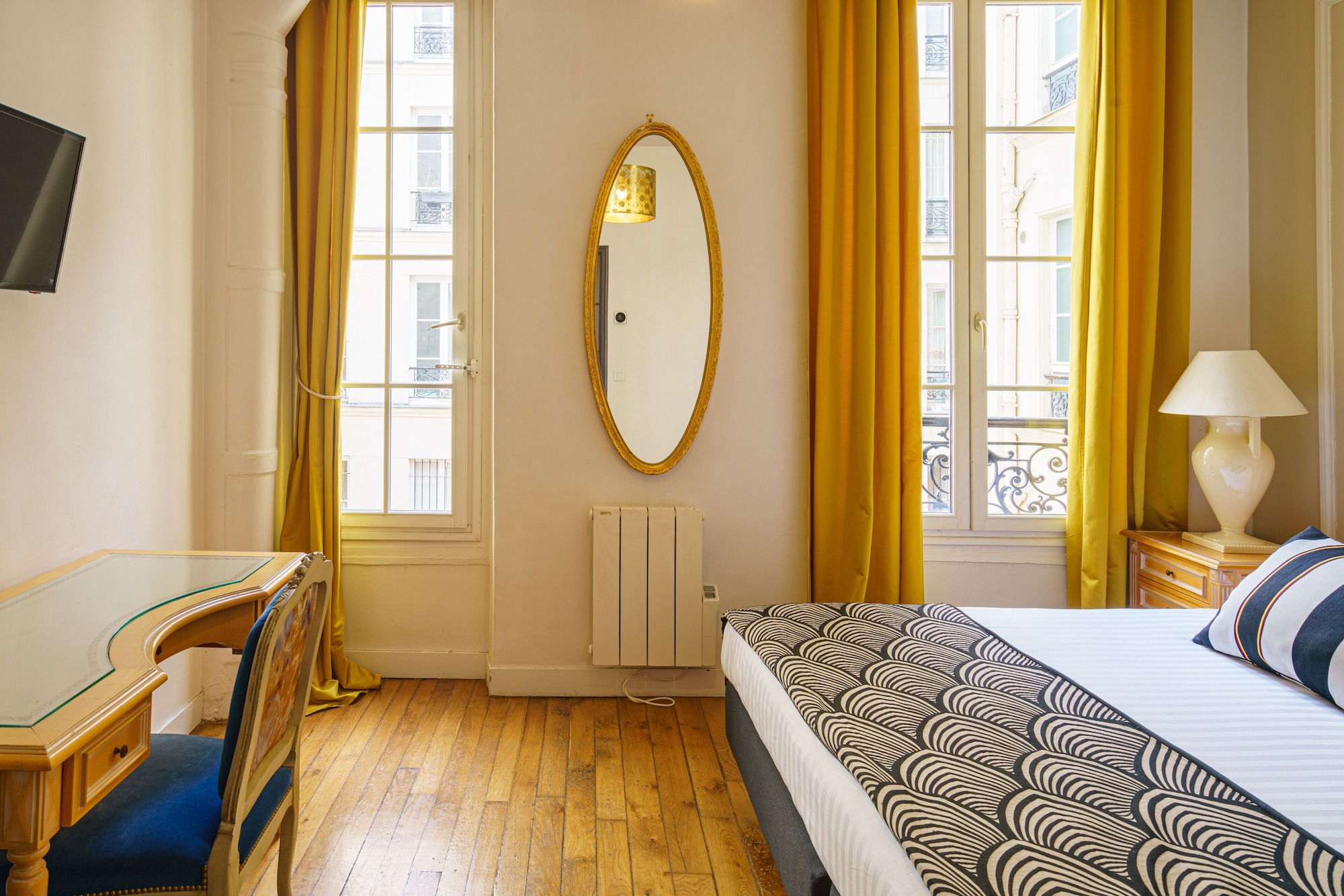 شقة بريستيج بسريرين كينج بإطلالة على الفناء مع أريكة، Apartments Du Louvre - Le Marais 5/10