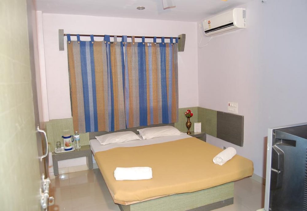 DELUXE, DOUBLE BED