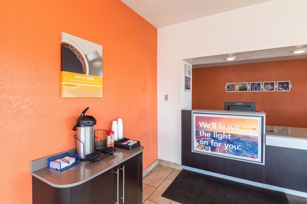 Motel 6 Clinton OK 8/64