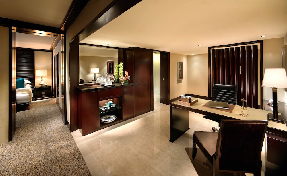 Mandarin Oriental, Jakarta 64/86