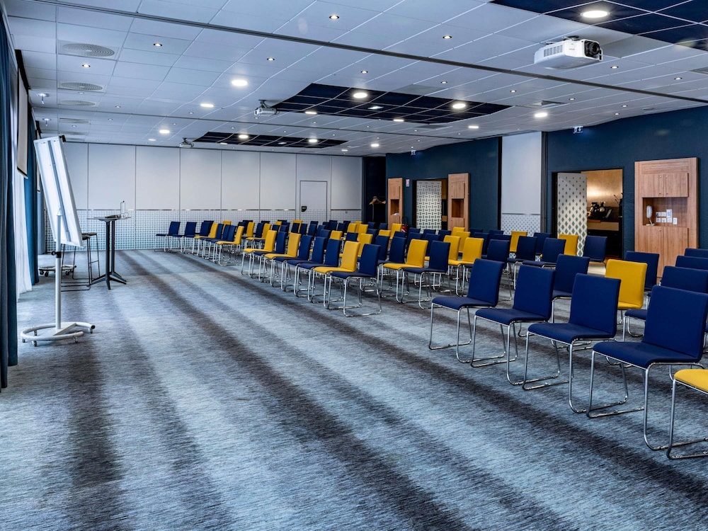 NOVOTEL BEAUNE 66/73