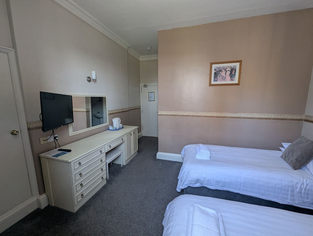 The Bell Hotel 13/48