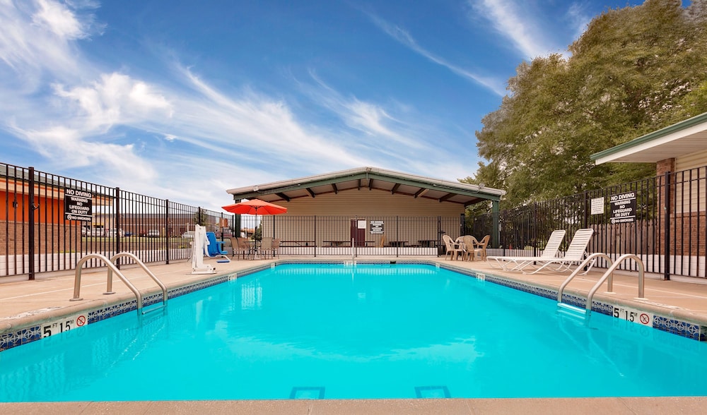 Super 8 By Wyndham Siloam Springs 1/20