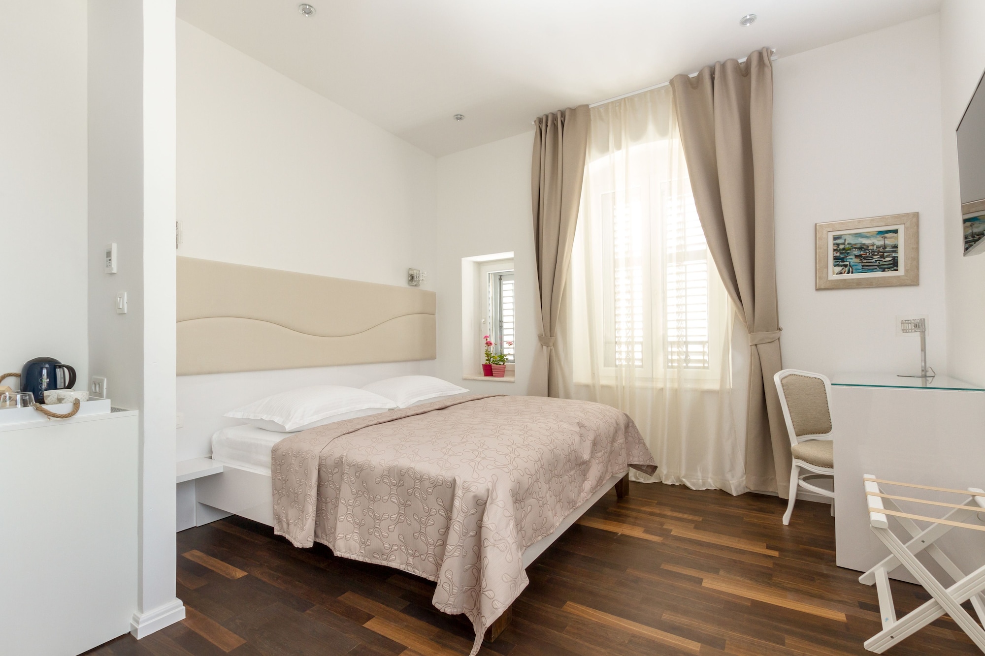 DELUXE, DOUBLE BED, CITY VIEW