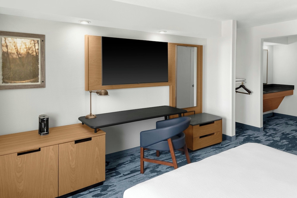 Fairfield Inn Suites San Francisco San Carlos 39/50