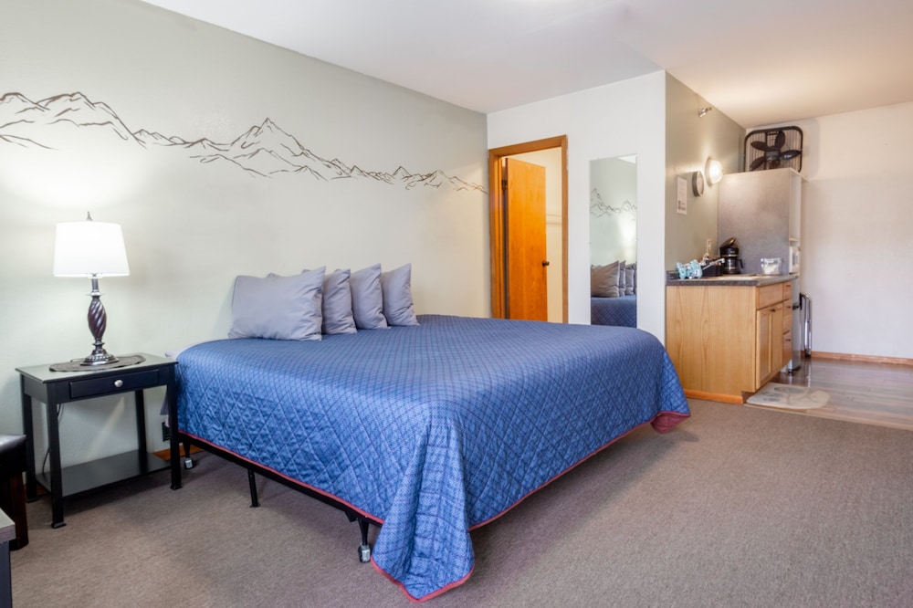 Pioneer Motel 14/43