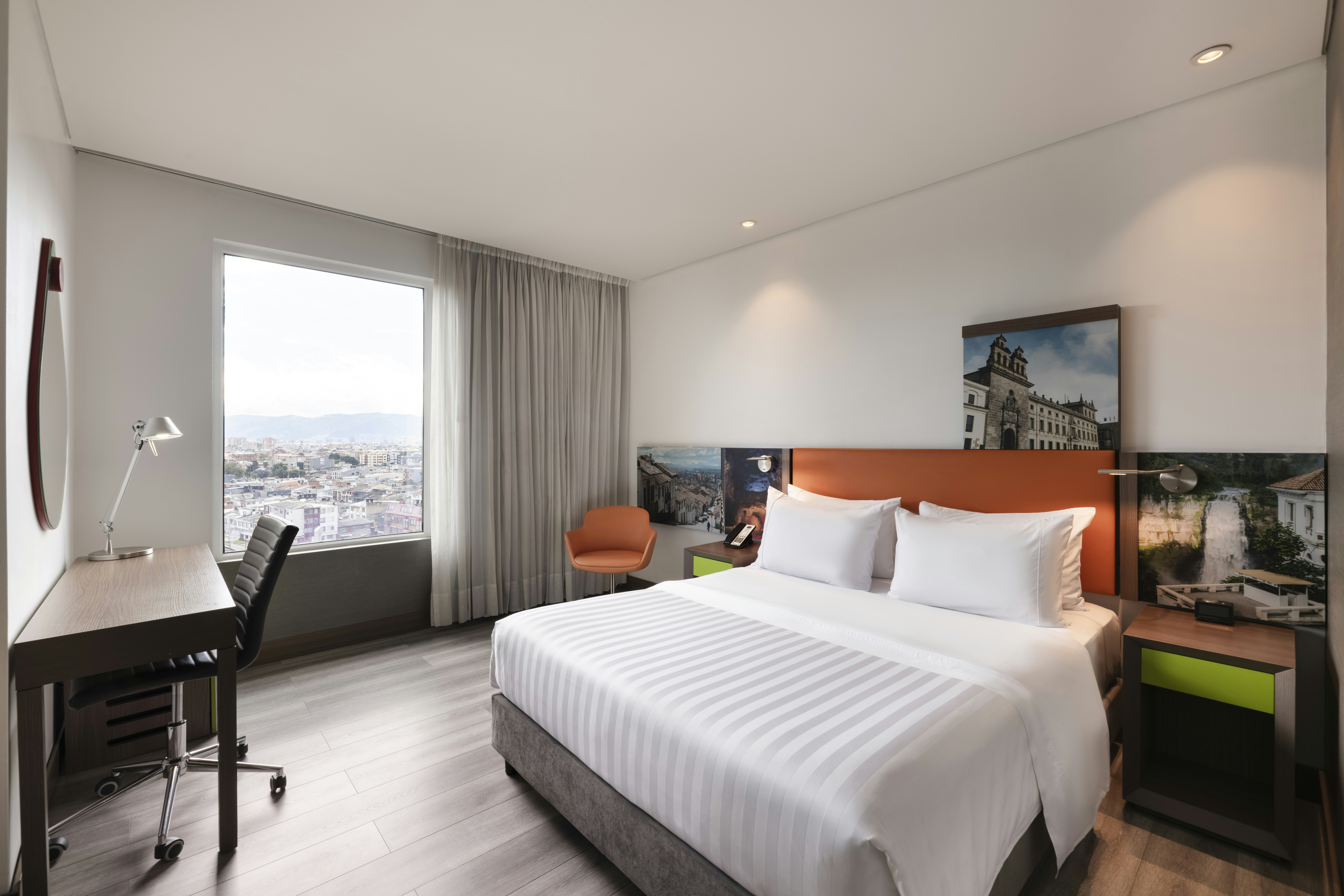 ROOM, QUEEN BED