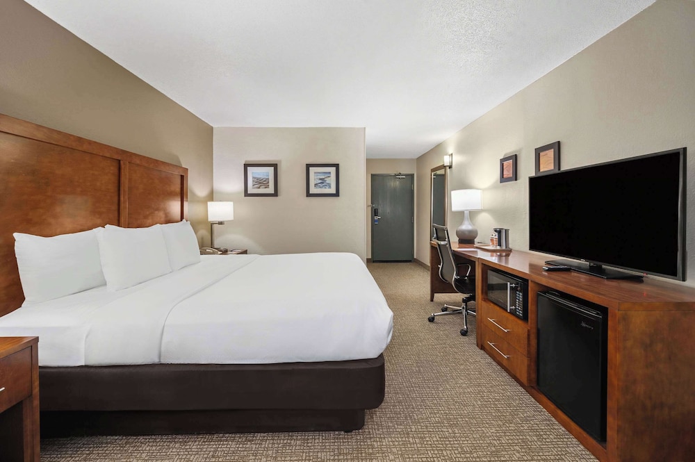 ROOM, KING BED, ACCESSIBLE