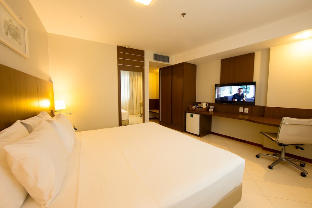 DELUXE, DOUBLE BED