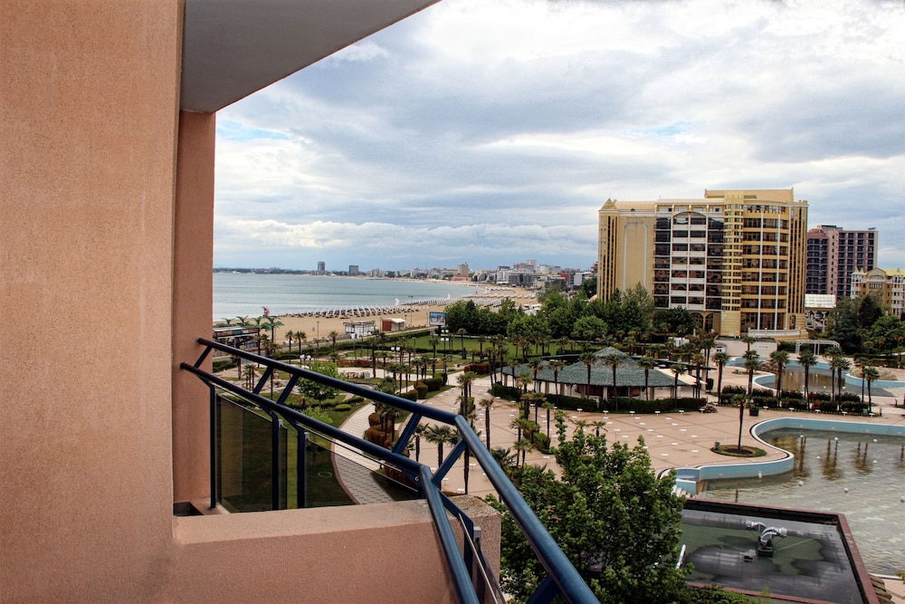 Marlin Beach 38/47