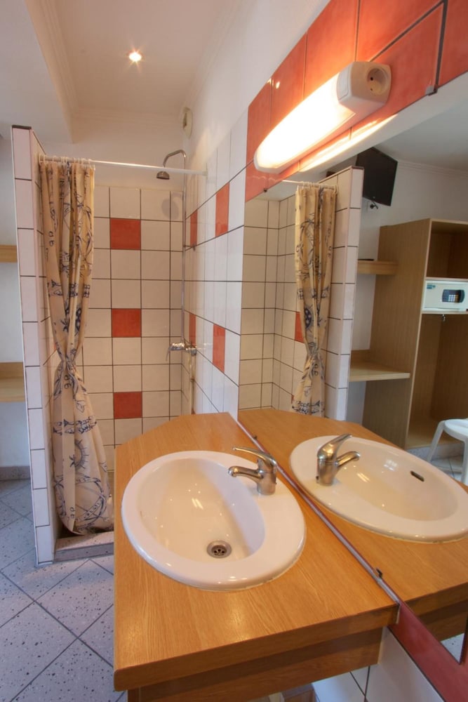 Auberge Internationale Des Jeunes 40/44