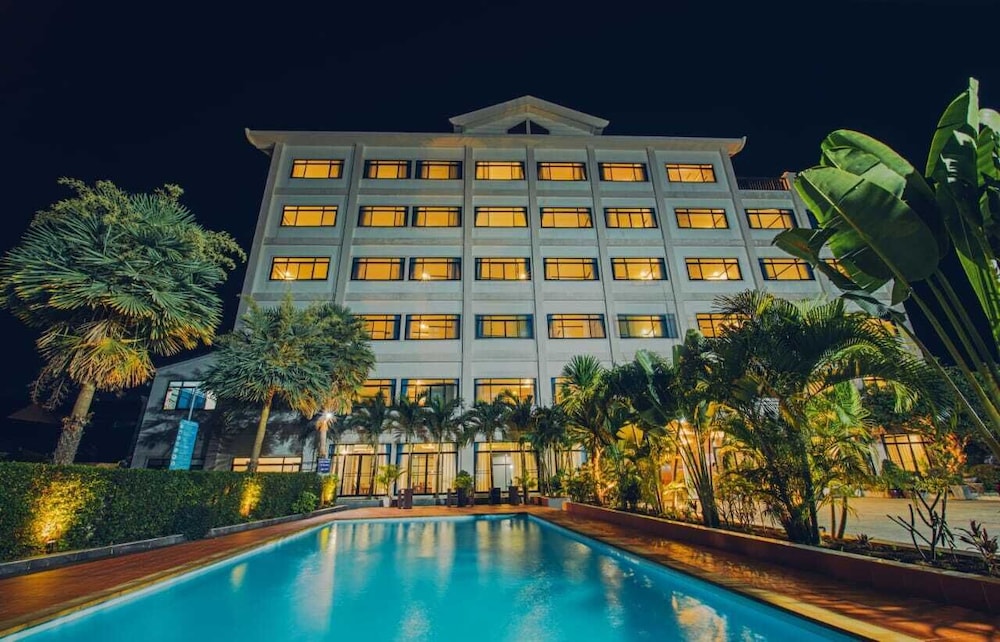 Sisombat Plaza Hotel 3/71