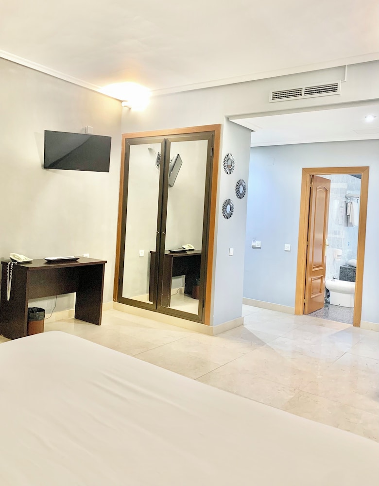 Hotel Humanes 9/65