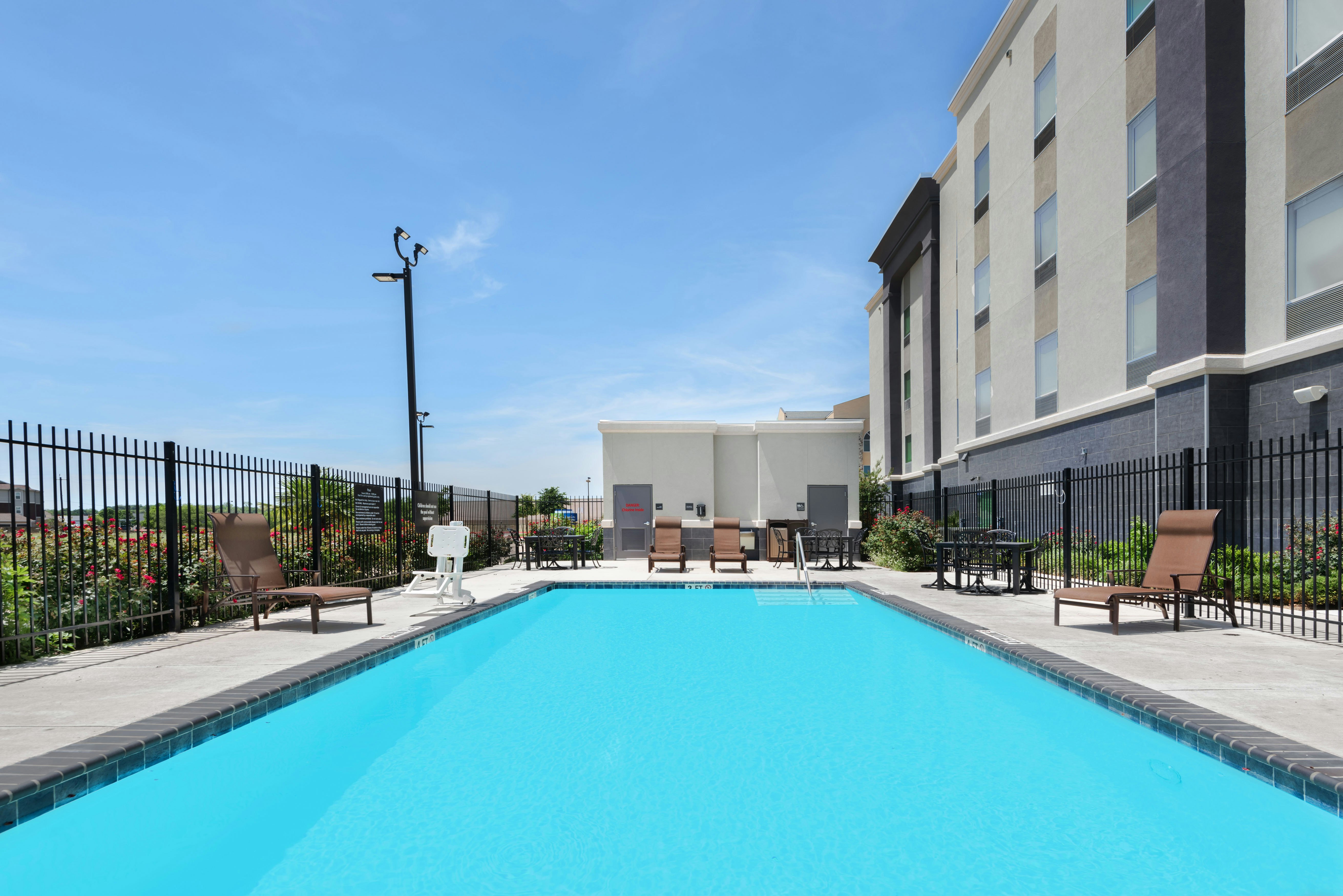 Hampton Inn Suites San Antonio Brooks City Base Tx 37/37