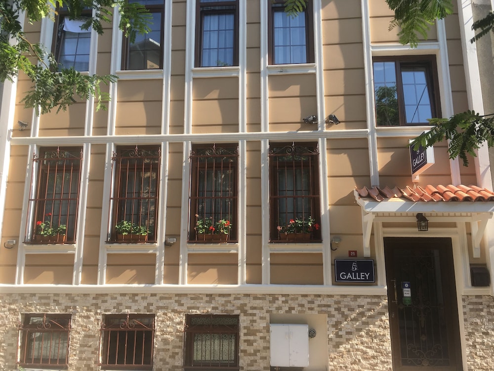 Galley Hotel 3/50
