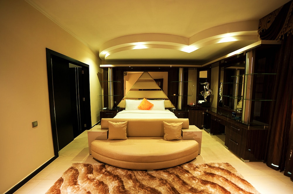 NEW HOTEL NAMPULA 8/50