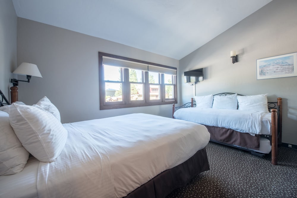 ELK MOUNTAIN LODGE 31/61