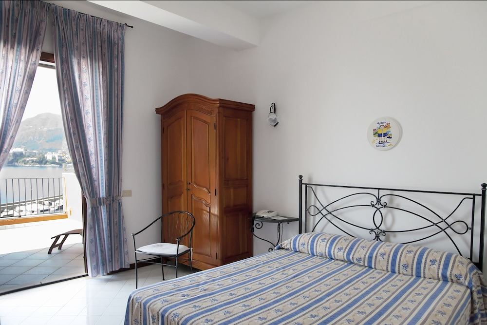 Hotel A Pinnata Lipari 6/33