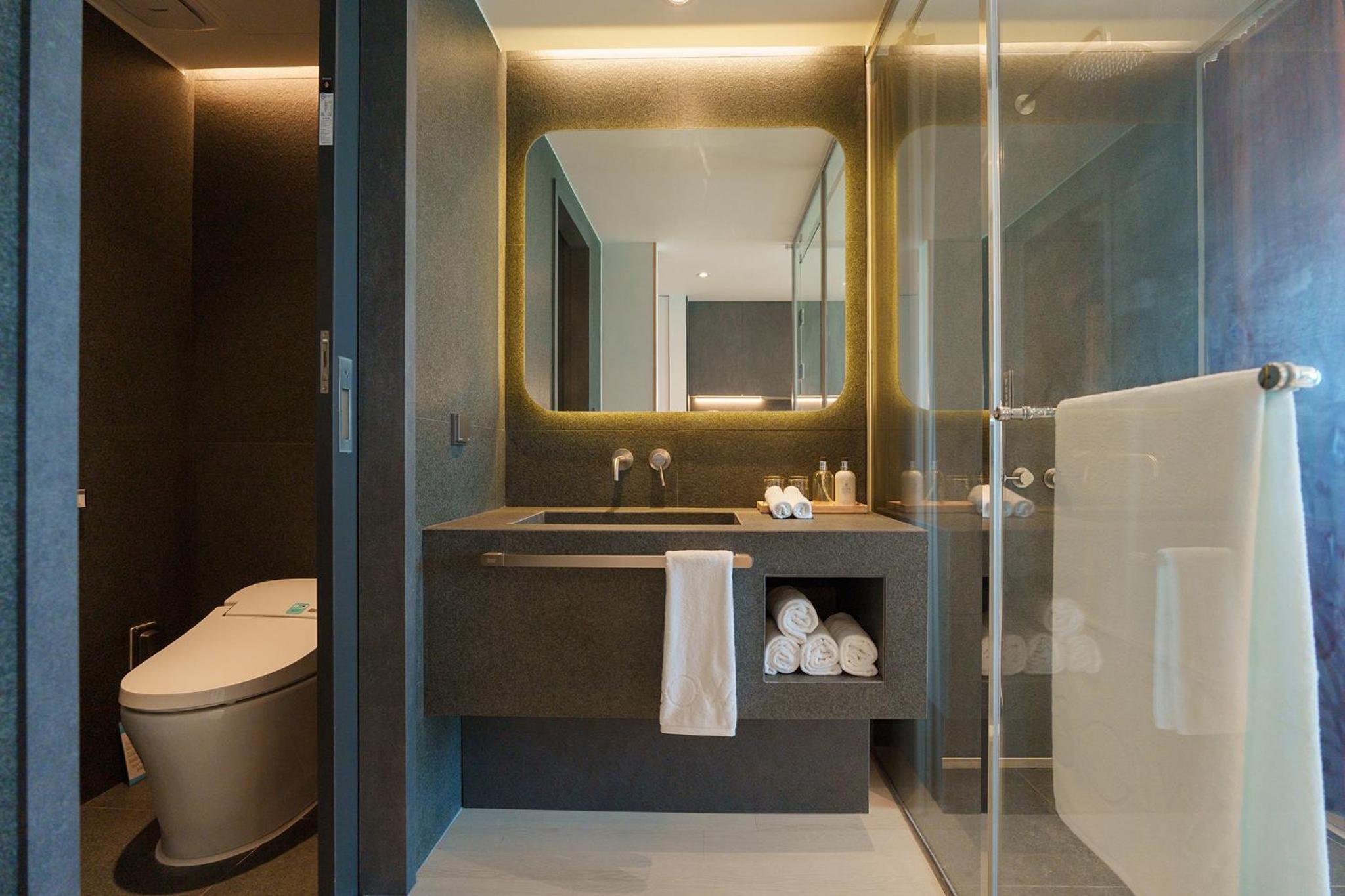 Spa, Suite, 1 Double and 1 Single Bed