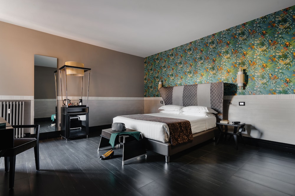 Superior, Twin Beds, Unica Suite Rome 3/9