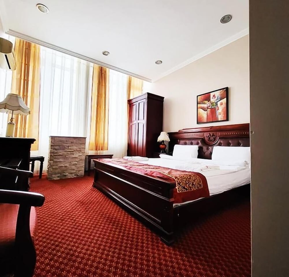 Royal Hotel and Spa 7/17