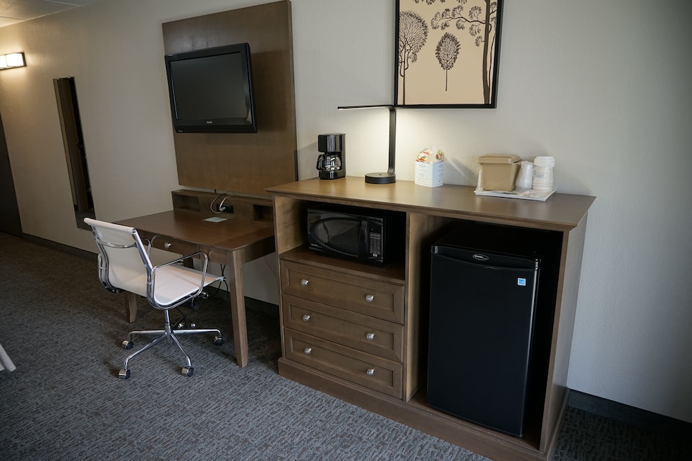 Baymont by Wyndham Shakopee 37/50
