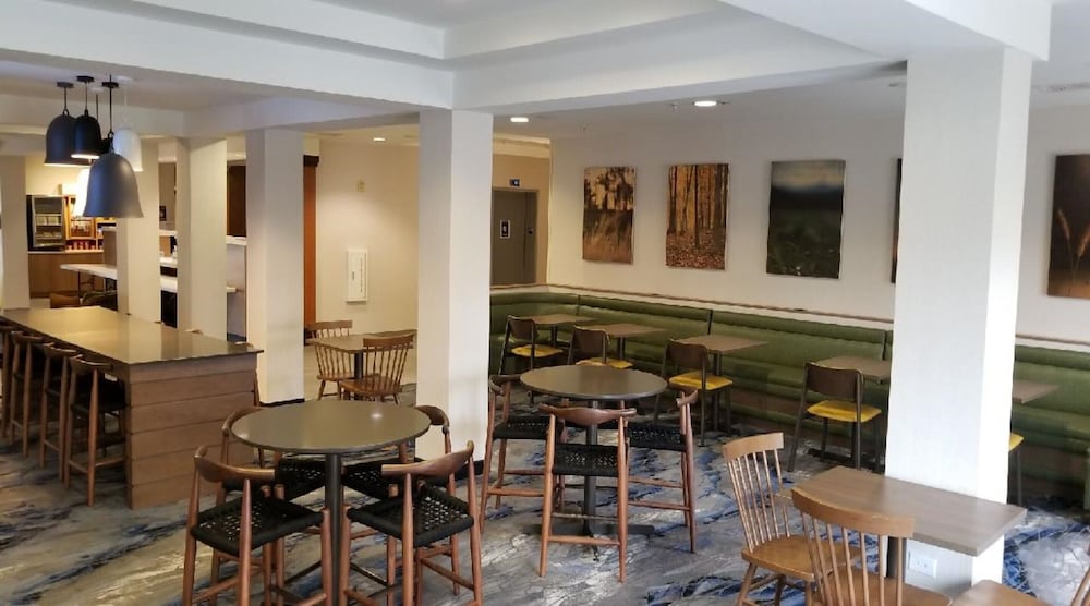 Fairfield Inn Suites By Marriott Mt Vernon Rend Lake 34/39