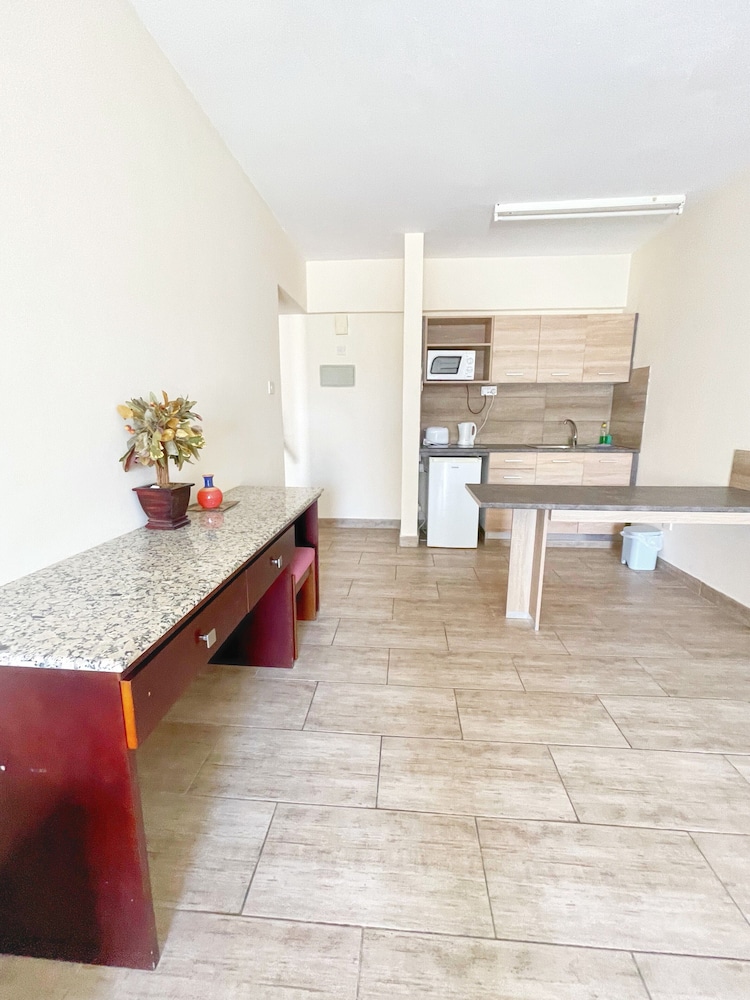 Antonis G Hotel Apartments 30/50